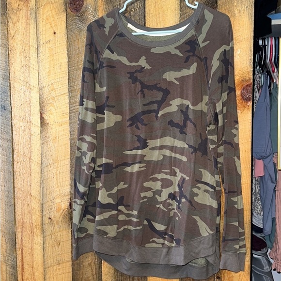 Camo crewneck top - Picture 1 of 1